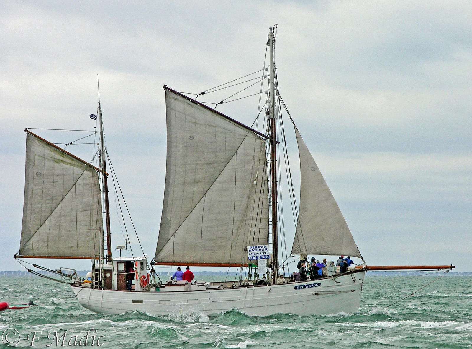 Voiliers à 2 mâts (voiles auriques ou carrées) BRO WAROK, ex l'ÉMIGRANT