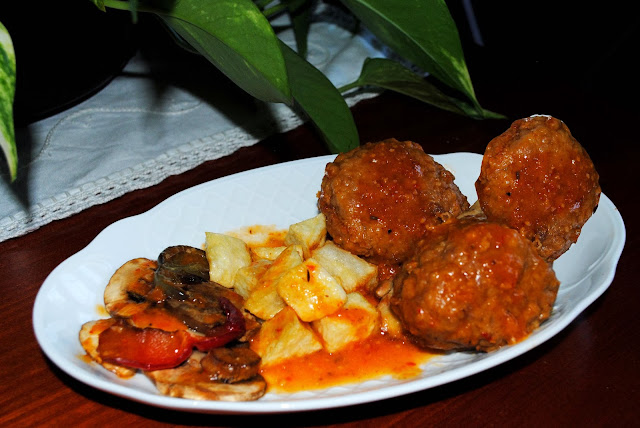 Albóndigas En Salsa De Almendras
