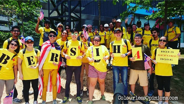Yes, we had our own cardboards as well and I was the designated 'H'. Thank you, Su Enn! Photo stolen from your Instagram. BErsih 4 cardboard signage hoes before hose