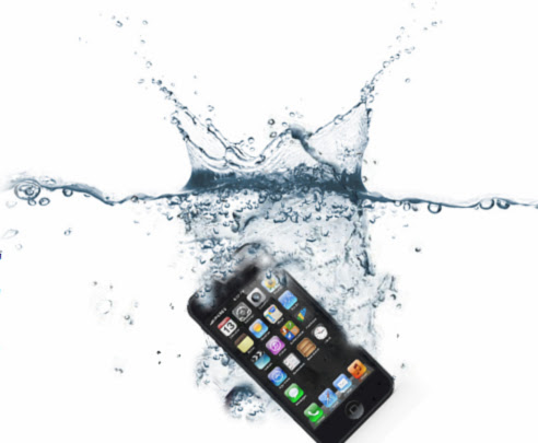 水没したスマホを復活させるすぐれたグッズ