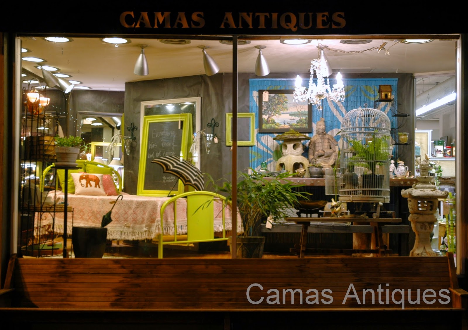 Camas Antiques: A Bright and Cheerful Spring at Camas Antiques