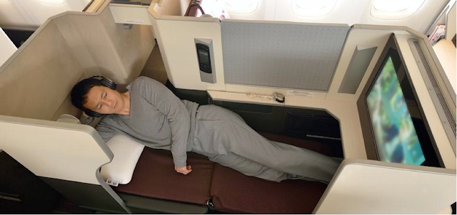 JAL SKY SUITE seat width in the fully-reclined bed position