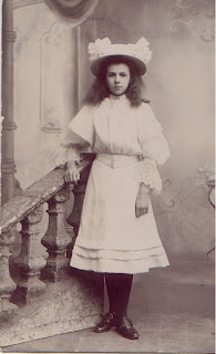 Sharing Memories: Thinking of Grandma Sharing Memories: Thinking of Grandma