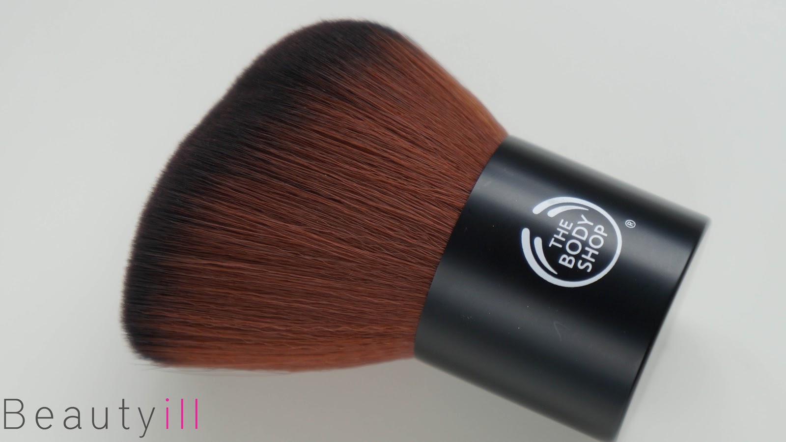 The Body Shop Slanted Kabuki Brush & Dazzling Rocks Beautyill