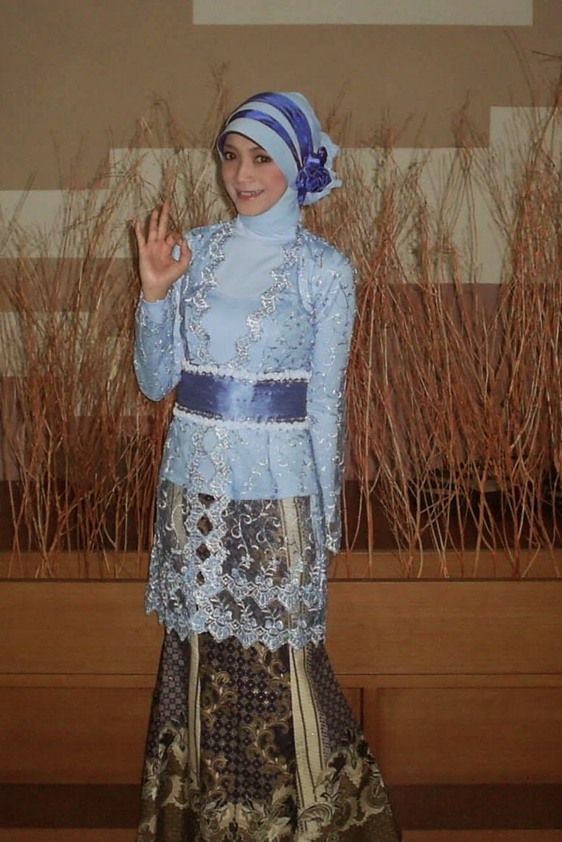 Aneka Model Kebaya Hijab Modern Terbaru
