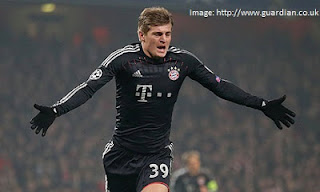 Bayern's Toni Kroos scoring the first goal to Arsenal