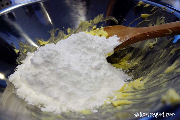 After beating the butter until creamy, add sifted icing sugar After beating the butter until creamy, add sifted icing sugar