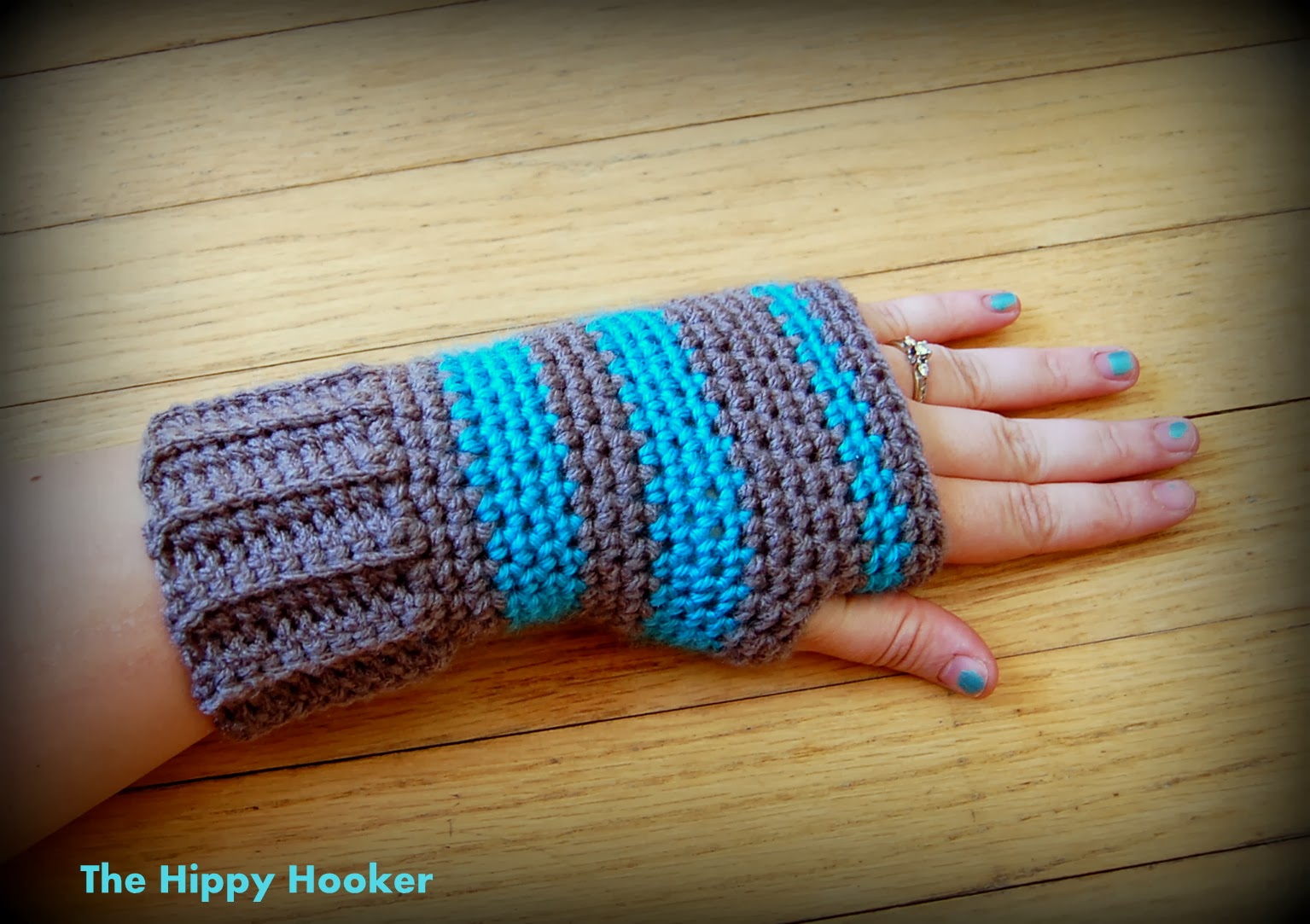 The Hippy Hooker: Super Simple Fingerless Gloves: Free Crochet Pattern!