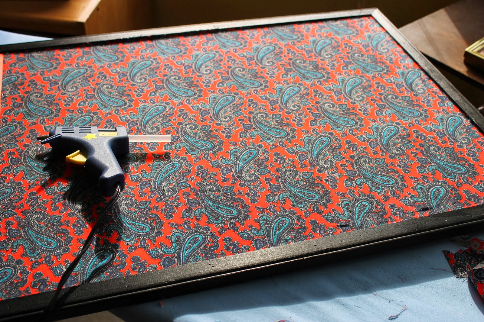 Simply Natural Designs DIY Upcycle That Old Cork Board... Before it ends up in the trash...