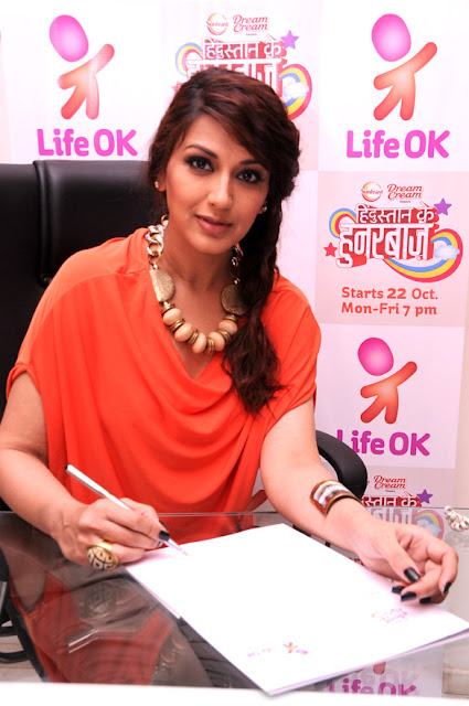 Sonali Bendre signs petition for 'Hindustan Ke Hunarbaaz'