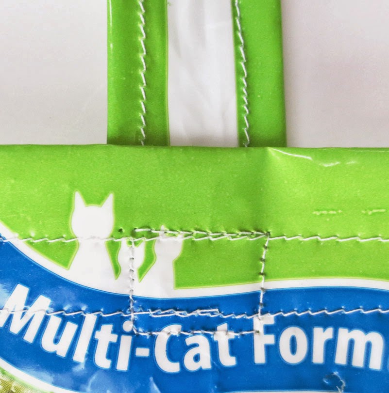 Wow Meow! Turn a plastic cat litter bag into a sturdy reusable tote bag