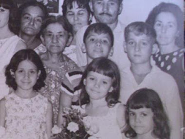 Mi Familia, Santiago de Las Vegas, Habana, Cuba, 1960s 1970s Yo Con Camisa Blanca de Mangas Largas