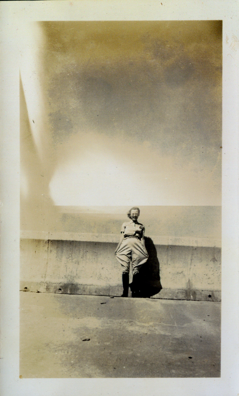 22 Cool Vintage Photos of Women Wearing Jodhpurs in the 1920s and 1930s