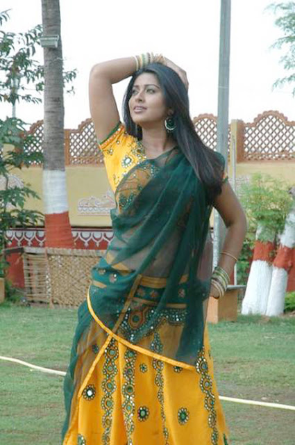 Kajal agarwal in yellow colour saree image