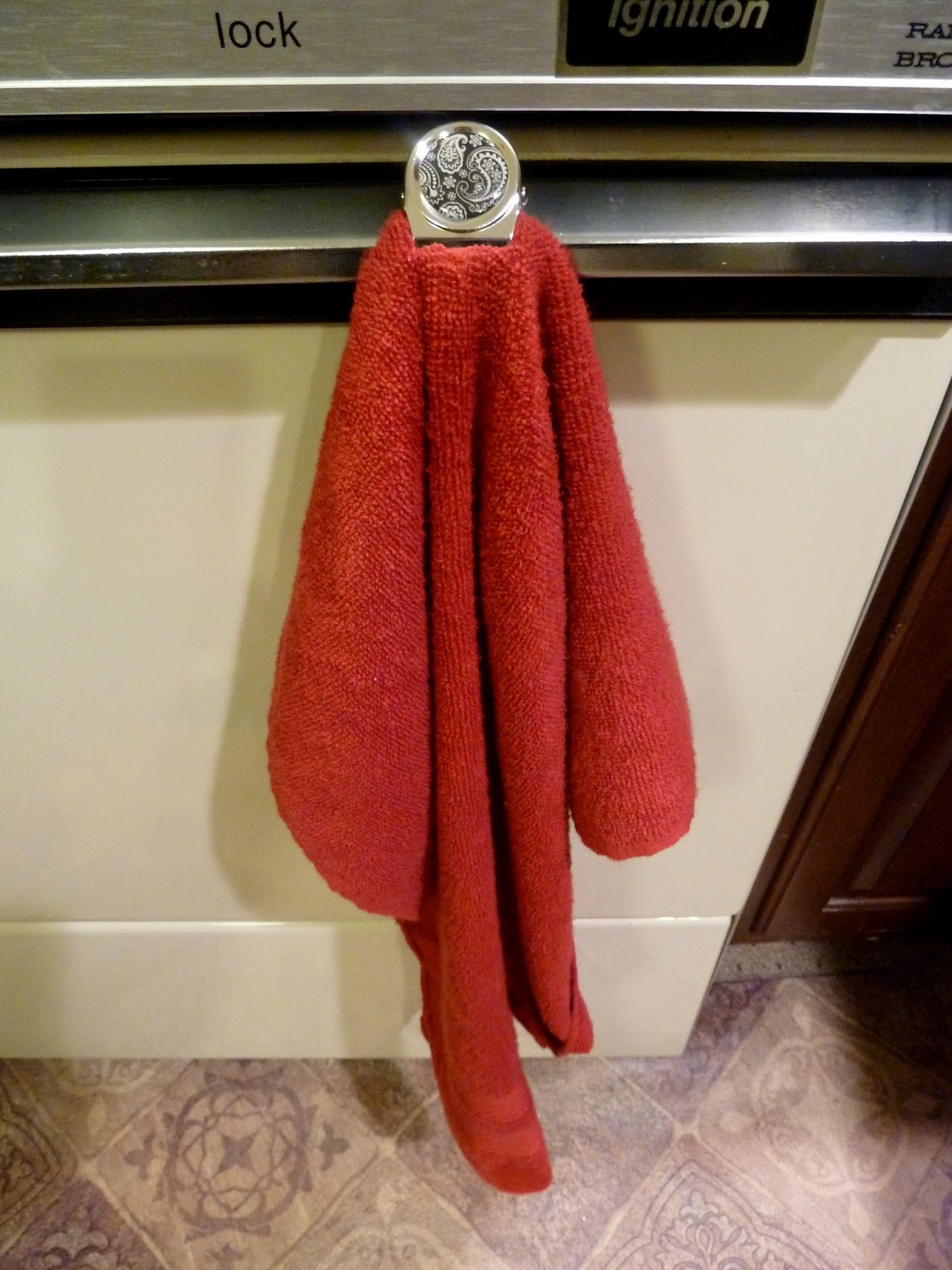 Life In Positudiness Hanging Towels in the Kitchen