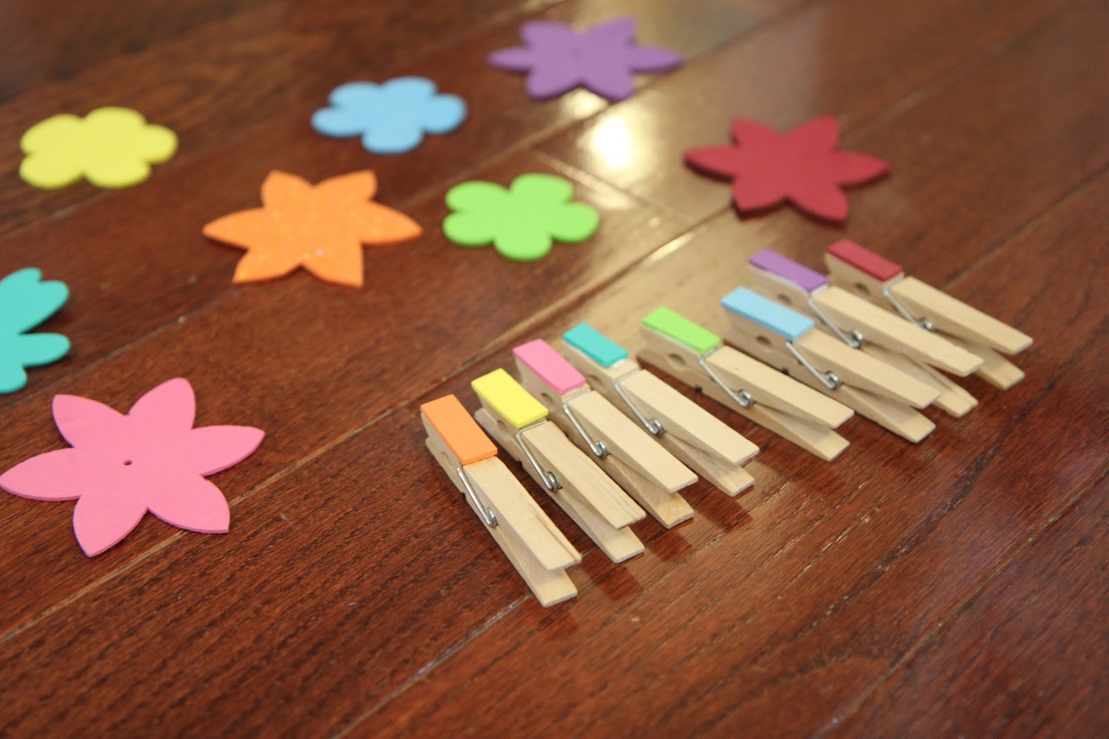 Toddler Approved! Clothespin Flower Color Matching