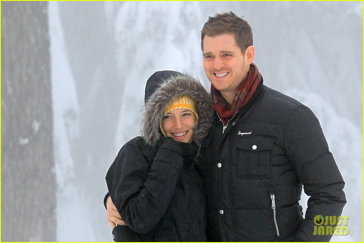 http://2.bp.blogspot.com/-K3YBEh1x2_Y/UN9ylIRDQpI/AAAAAAAAM4o/WpBFSo1VfYo/s1600/michael-buble-luisana-lopilato-2.jpg