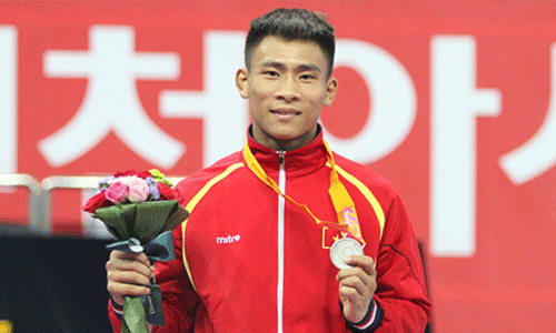 VĐV Wushu Bùi Trường Giang và tấm HCB quý giá VĐV Wushu Bùi Trường Giang và tấm HCB quý giá