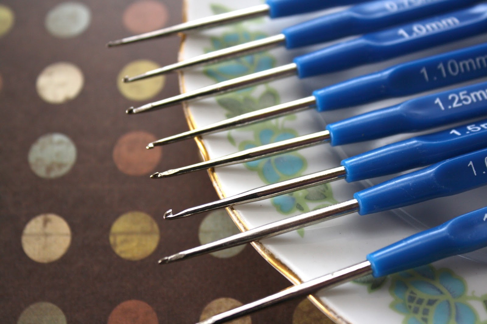 How To Crochet a Heart crochet hooks {crochet basics}