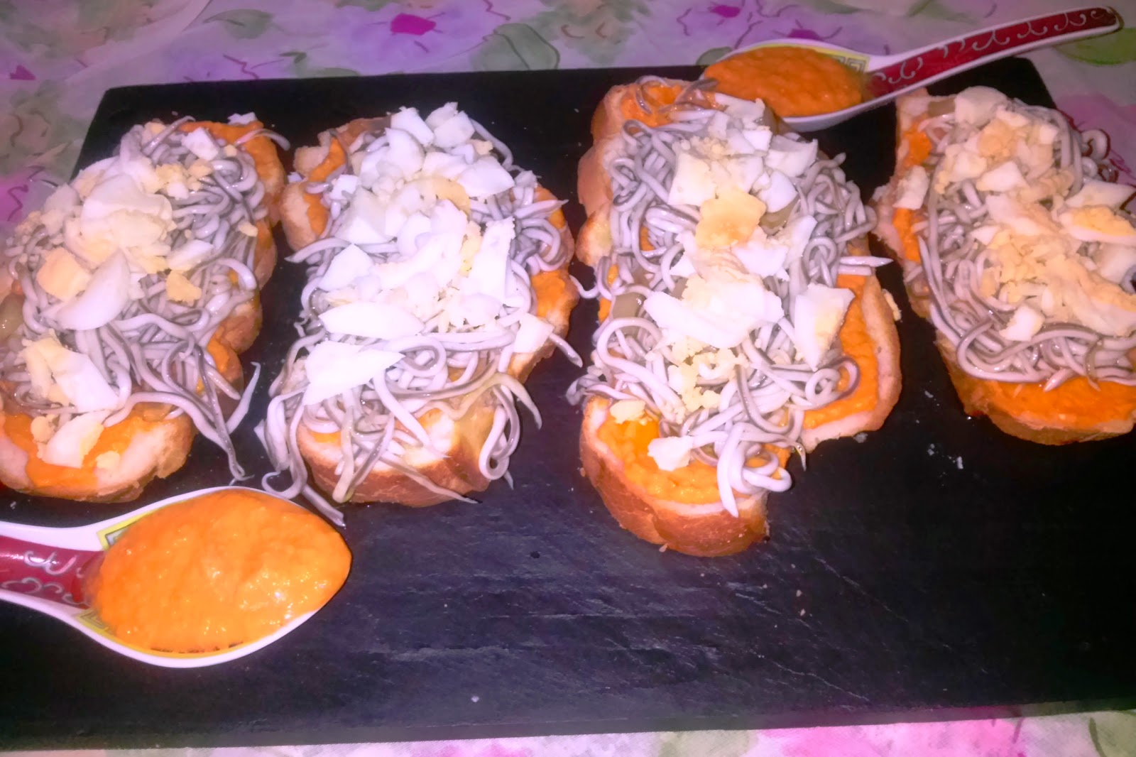 Tostas Con Gulas
