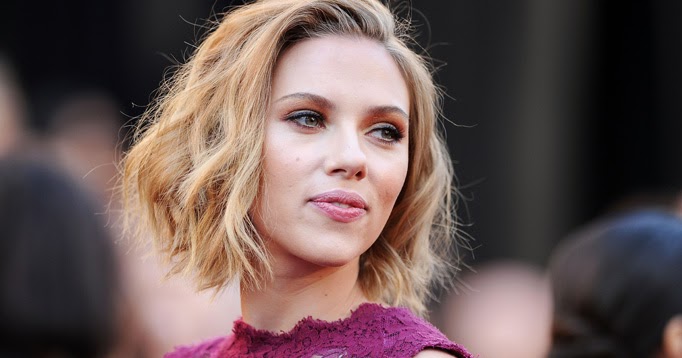 FBI investigating leak of Scarlett Johansson nude photos 