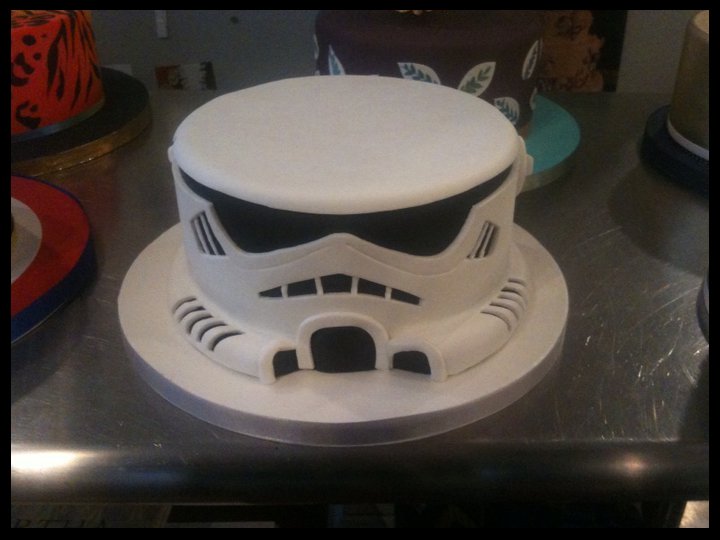 Stormtrooper_Cake.jpg