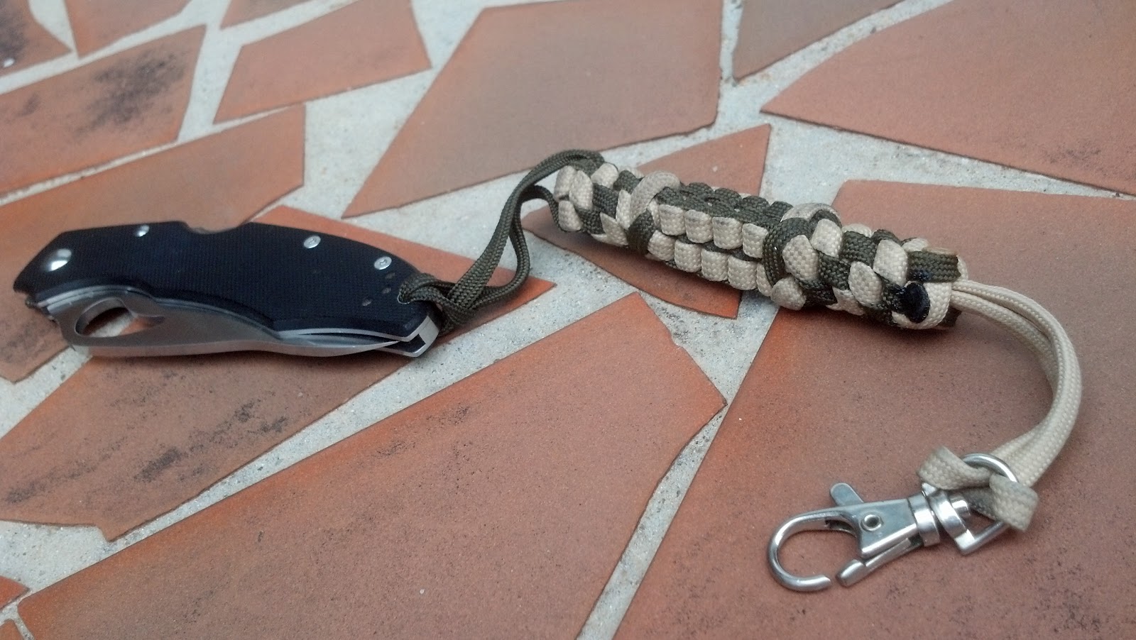 A Paracord Man Project Knife Lanyard with clip