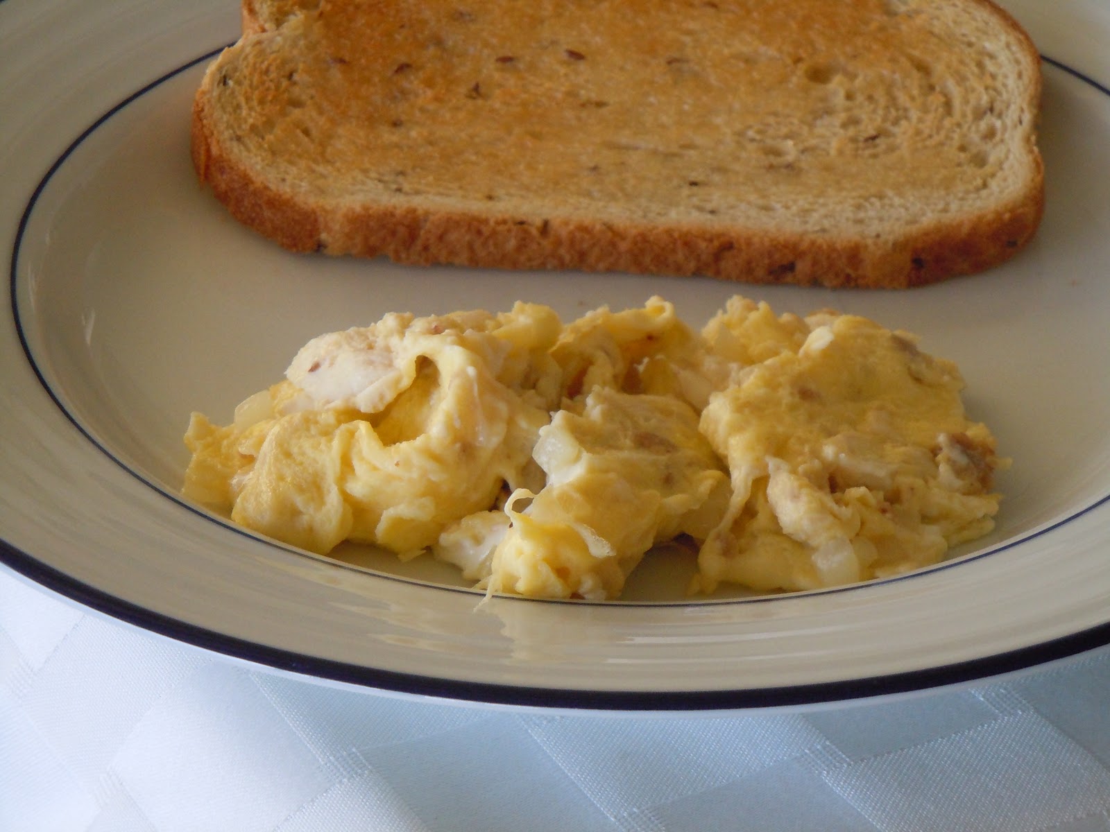 Quick Breakfasts for Moms in a Hurry Fried fish scrambled eggs