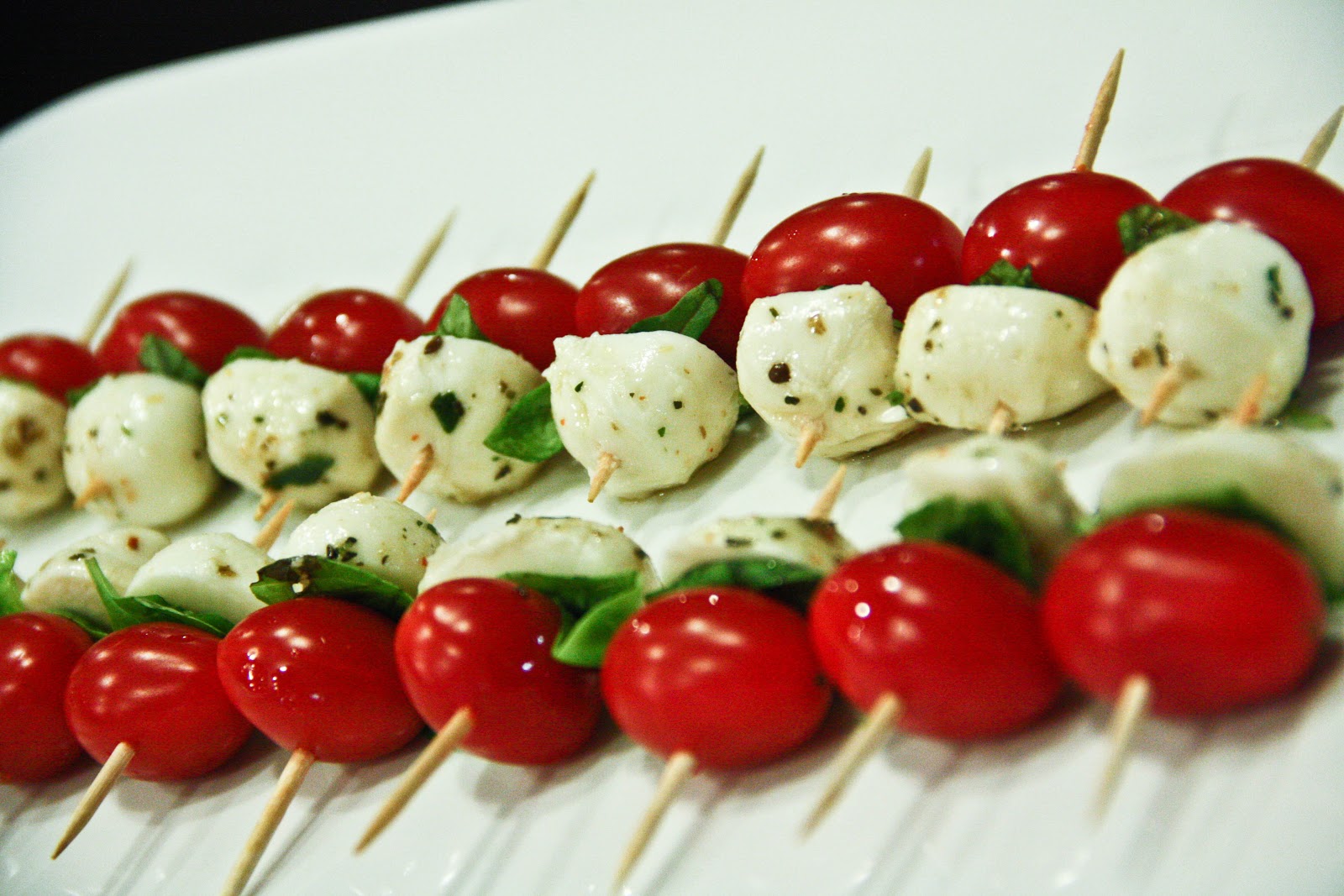 Caprese Salad Sticks w/Balsamic Reduction Drizzle (glutenfree