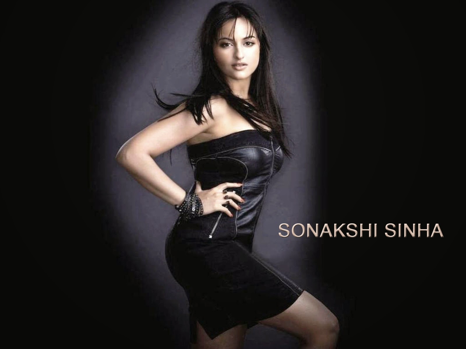 Bollywood Indian Actress Sonakshi Sinha HD Wallpaper Bollywood Indian Actress Sonakshi Sinha HD Wallpaper