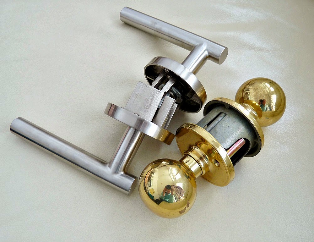 MidCentury Modern Inspired Interior Door Levers Dans le Lakehouse