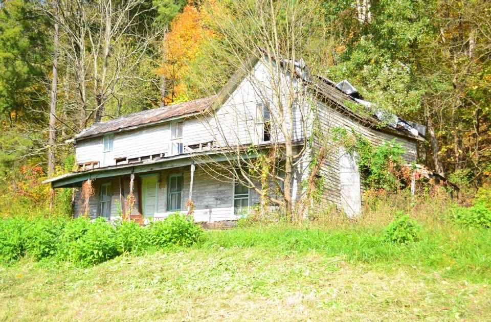 Vanishing Eastern Kentucky Old House on Tygarts Creek, Greenup Co. KY