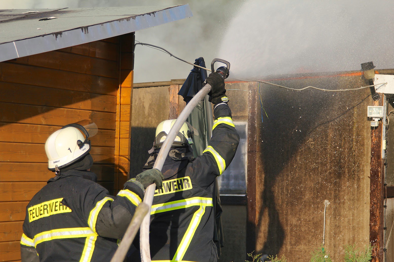 Bernau: Grosseinsatz der Feuerwehr - Bungalow Brand... 7 Bernau LIVE - Dein Stadtmagazin für Bernau bei Berlin
