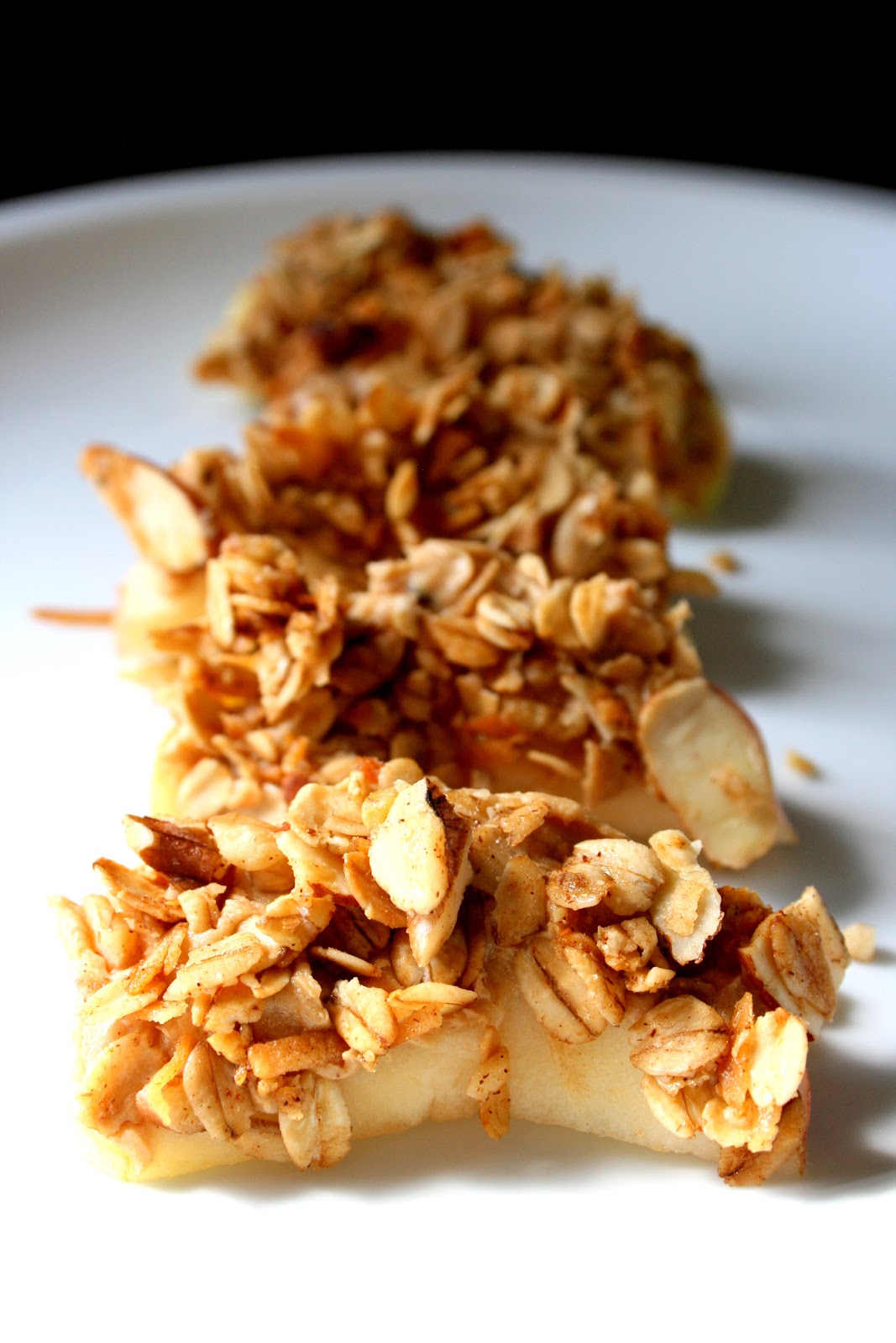 BREANNA'S RECIPE BOX Apple Slices with Peanut Butter and Granola