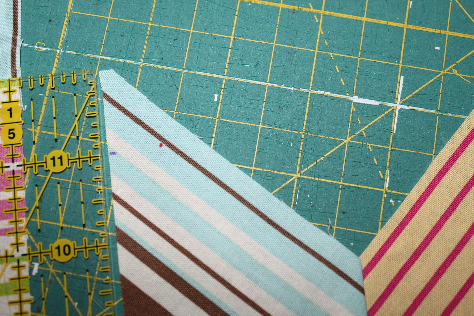 sew easy being green Chevron Stripes Top Tutorial!!