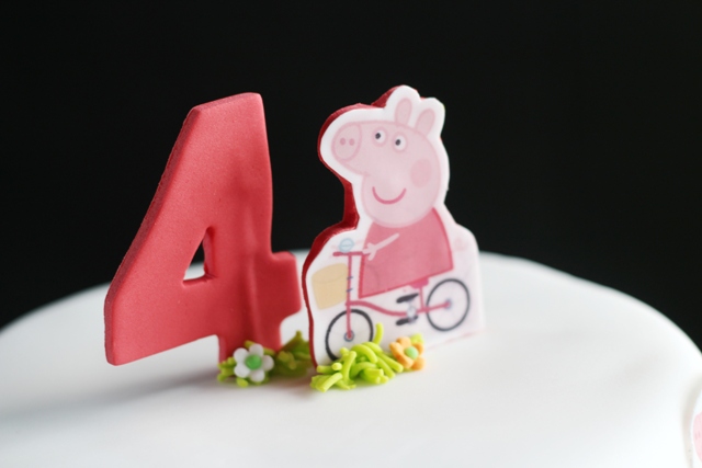Wilton Peppa Pig Cake Tin Wilton Peppa Pig Cake Tin