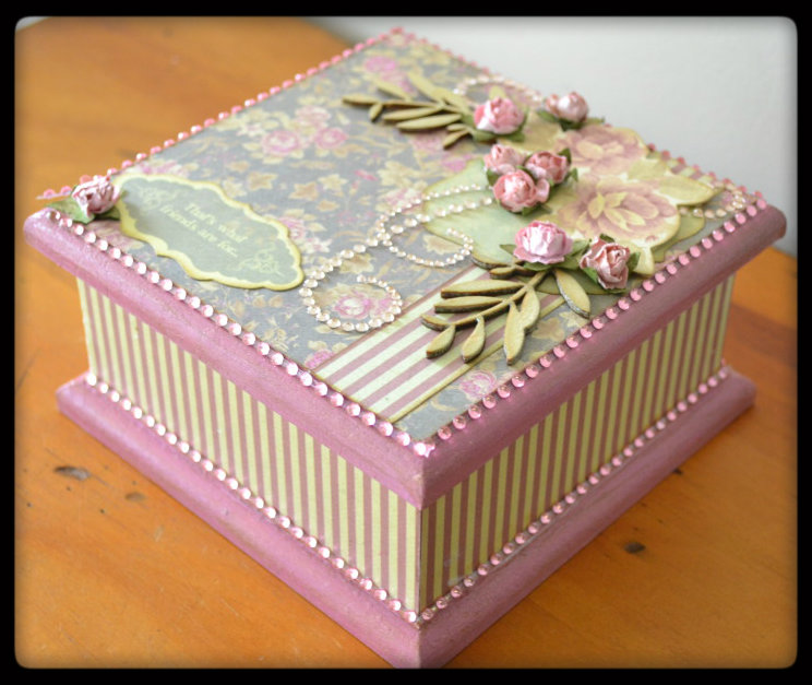 The Rusty Horseshoe "Magnolia Grove" Trinket box ( Design Team project