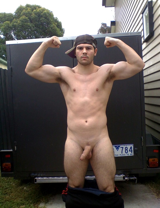 Muscle Man Hideaway: Amateur Muscle Men! 