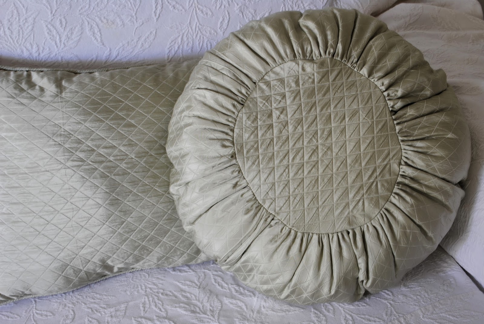 Paz Montealegre | Decoración: Cojines en colores suaves