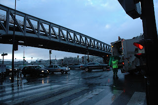 the elevated tracks in a central area in Paris i binari sopraelevati in un’area centrale a parigi