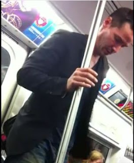 Keanu Reeves gives up subway seat