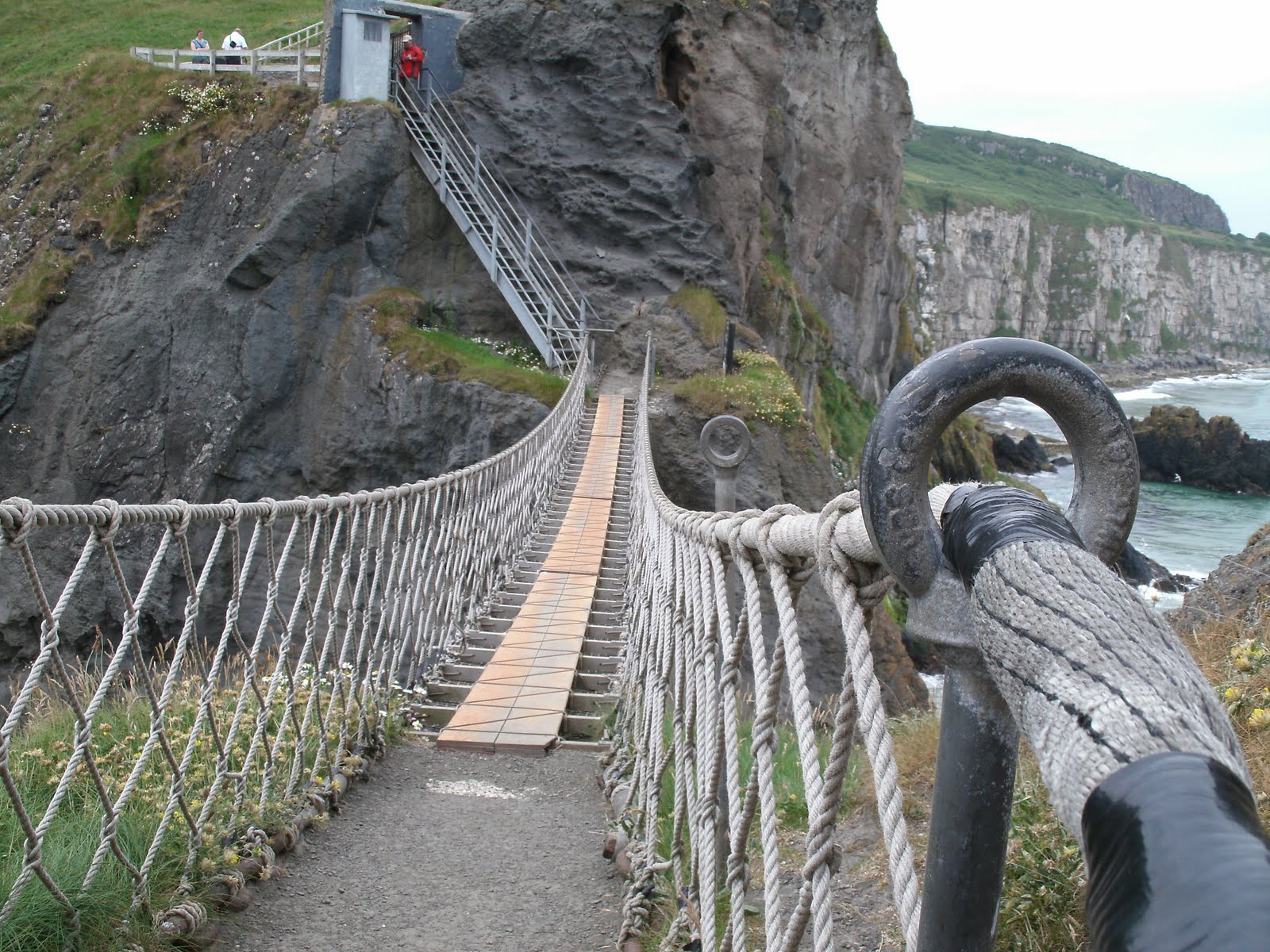 Dangerous roads and bridges Carrickarede Rope Bridge,Uk
