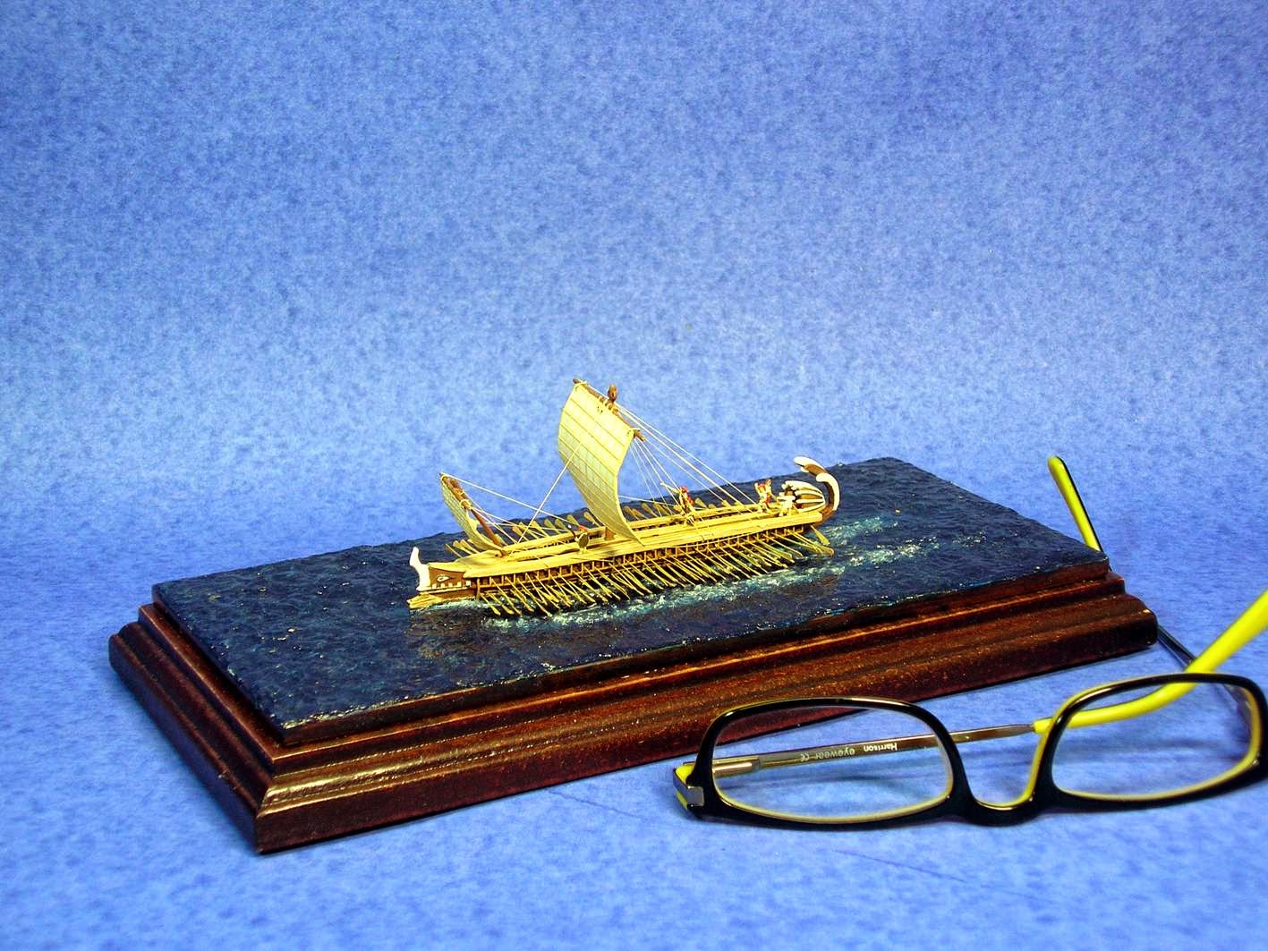 Mikrokosmos: Aphract Trireme, 1/300 scale, Rod Langton miniatures