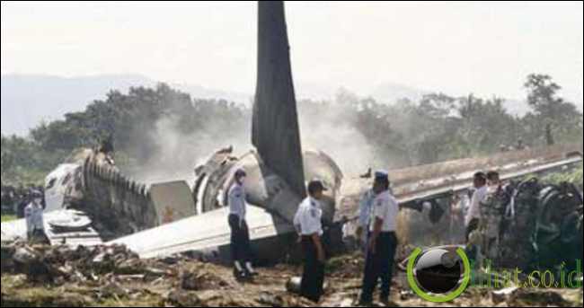 Kecelakaan Garuda Indonesia Penerbangan GA 152, 1997 (222 orang tewas) Kecelakaan Garuda Indonesia Penerbangan GA 152, 1997 (222 orang tewas)