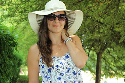 Robe zara à fleurs, chaussures Minelli, clickndress, capeline primark, lunettes Marc jacobs via keloptic