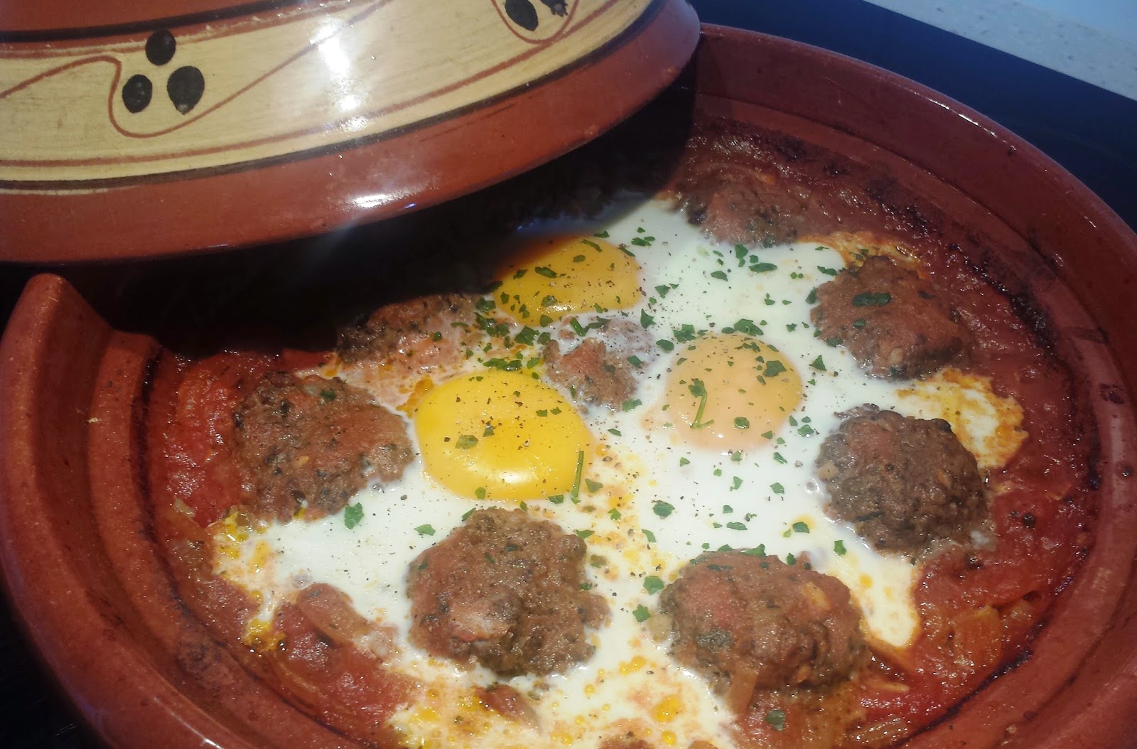 La p'tite cuisine de Val Tajine de kefta aux œufs