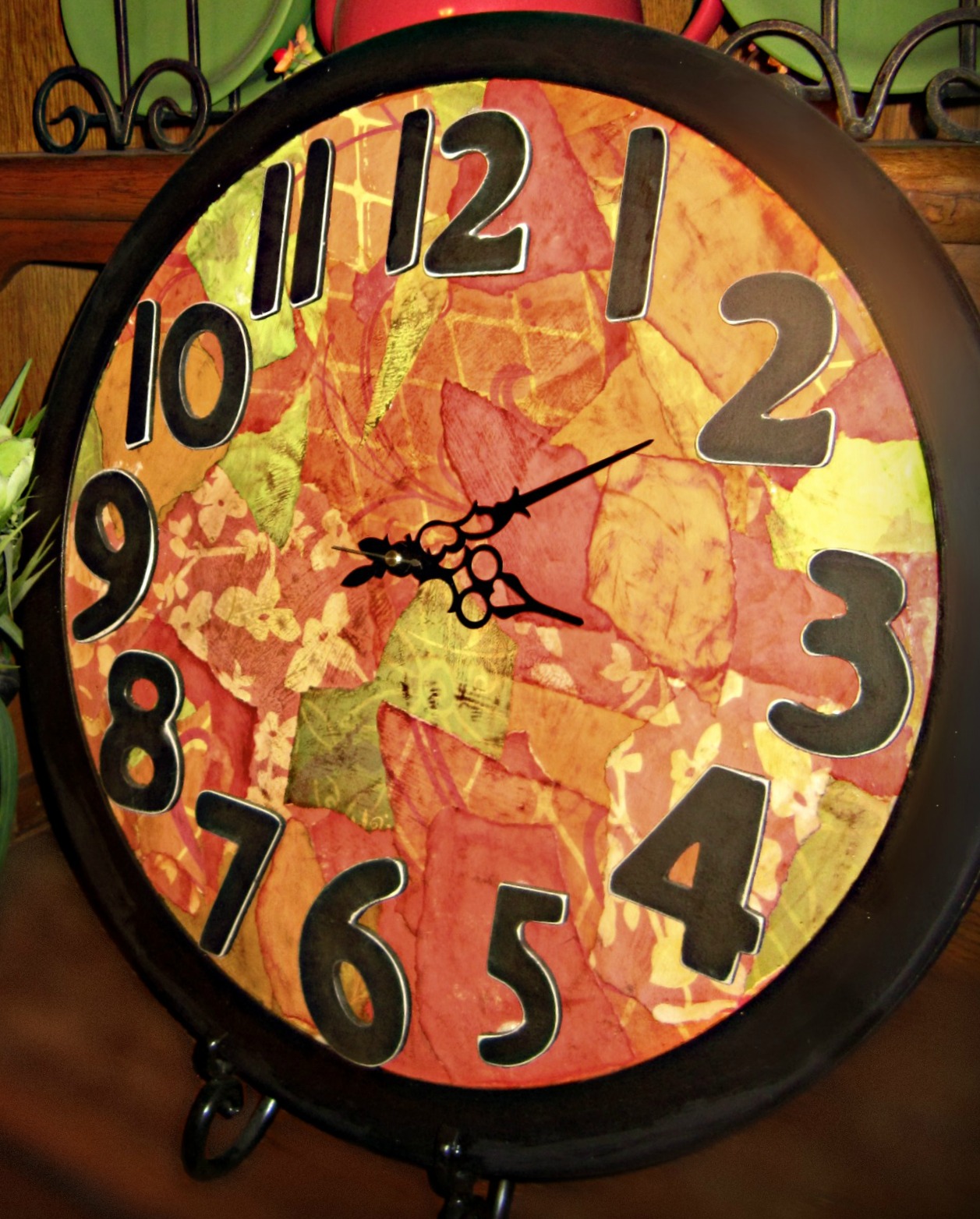 Lady Createalot Scrap Paper Clock Tutorial