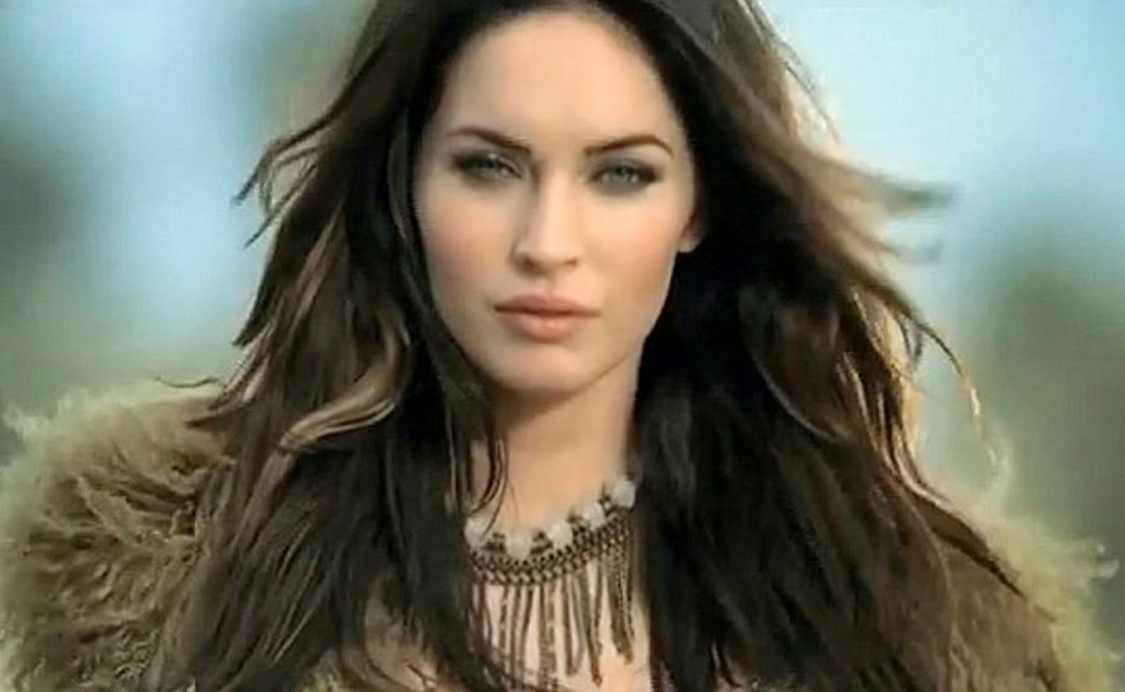 Megan Fox selfie see her without makeup! News Hubz