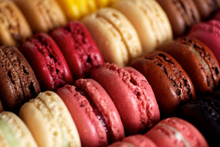 http://2.bp.blogspot.com/-KNobFTXxgRA/Tc7b6jjuwQI/AAAAAAAACHQ/OoKK6jtyric/s1600/laduree-macarons-paris-pic2.jpg