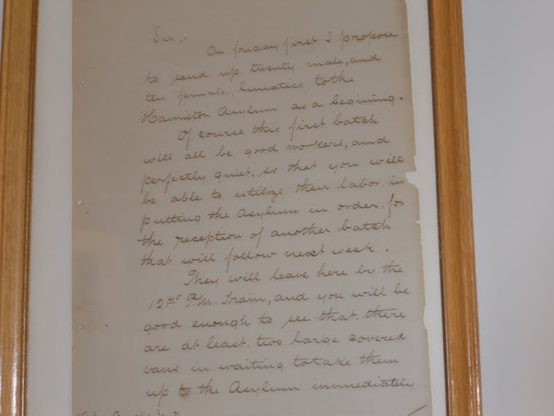 Description of a mental hospital picture